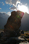 Menhir Hexenküche Gegenlicht