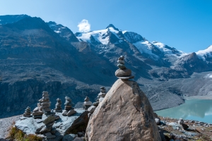 Steinmanderln vor dem Glockner